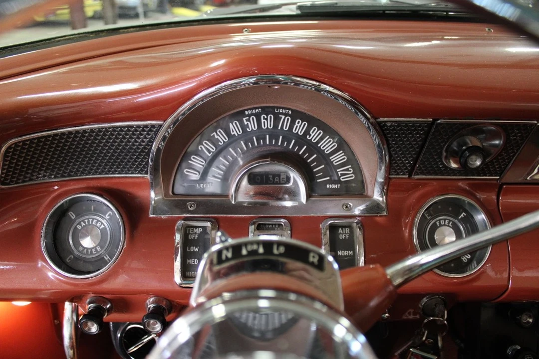 1955 Pontiac Chieftain - Image 24 of 31
