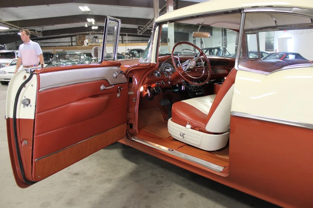 1955 Pontiac Chieftain - Image 19 of 31