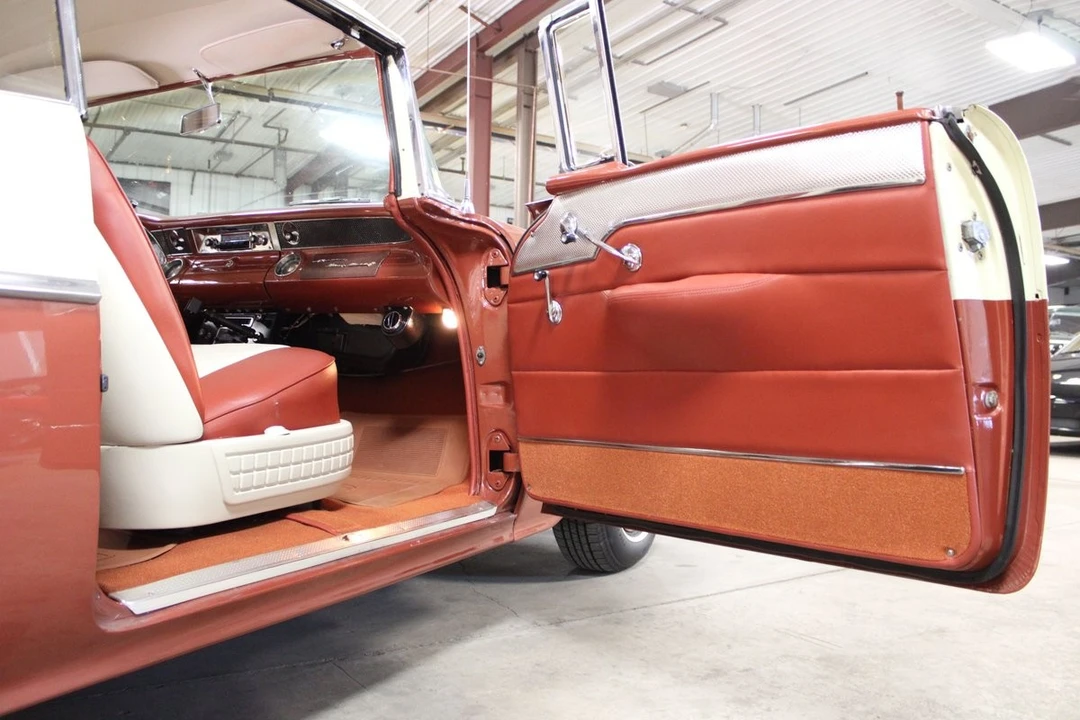 1955 Pontiac Chieftain - Image 13 of 31