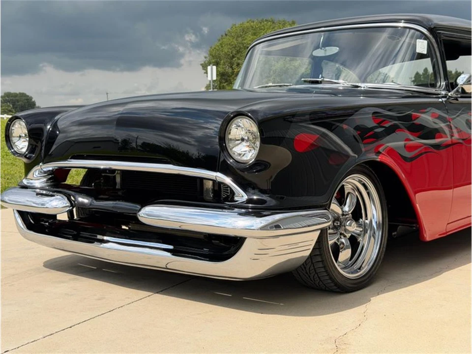 1955 Pontiac Chieftain - Image 2 of 31