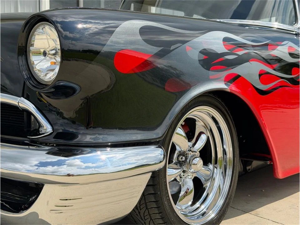 1955 Pontiac Chieftain - Image 18 of 31