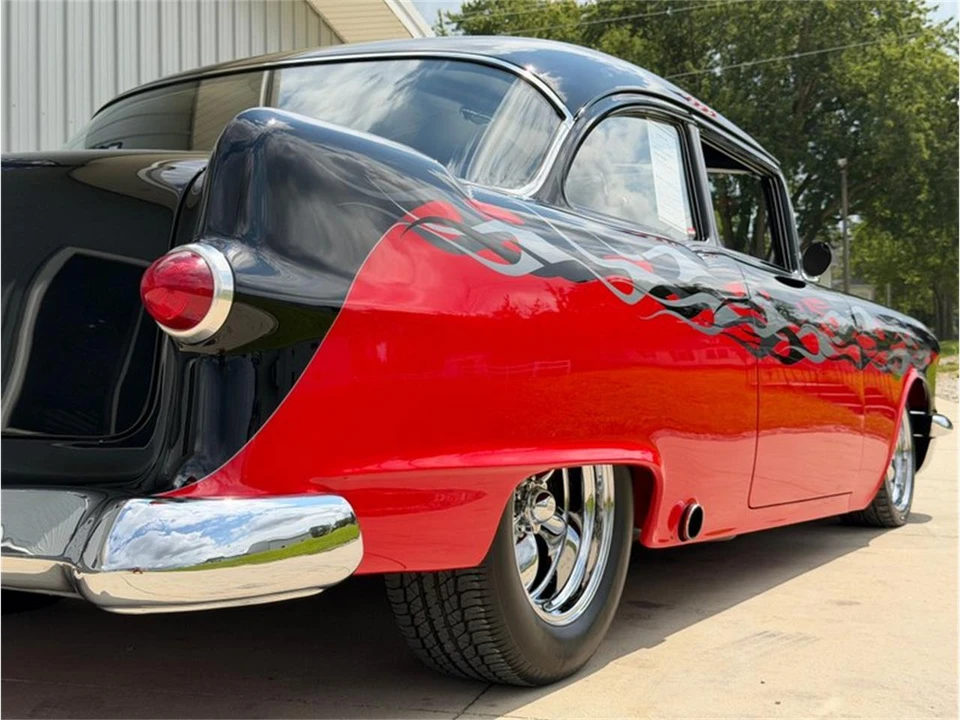 1955 Pontiac Chieftain - Image 4 of 31