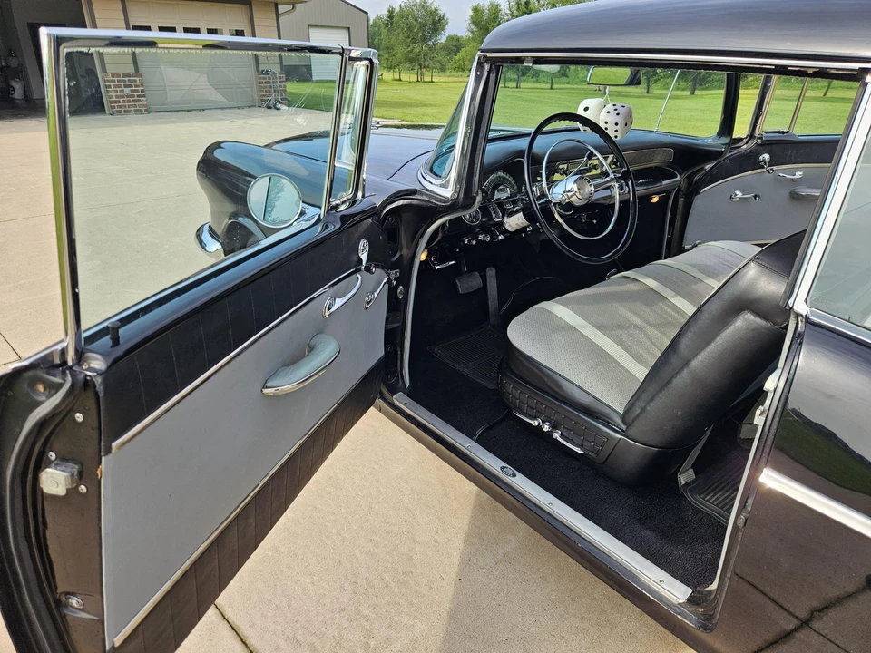 1955 Pontiac Chieftain - Image 27 of 31