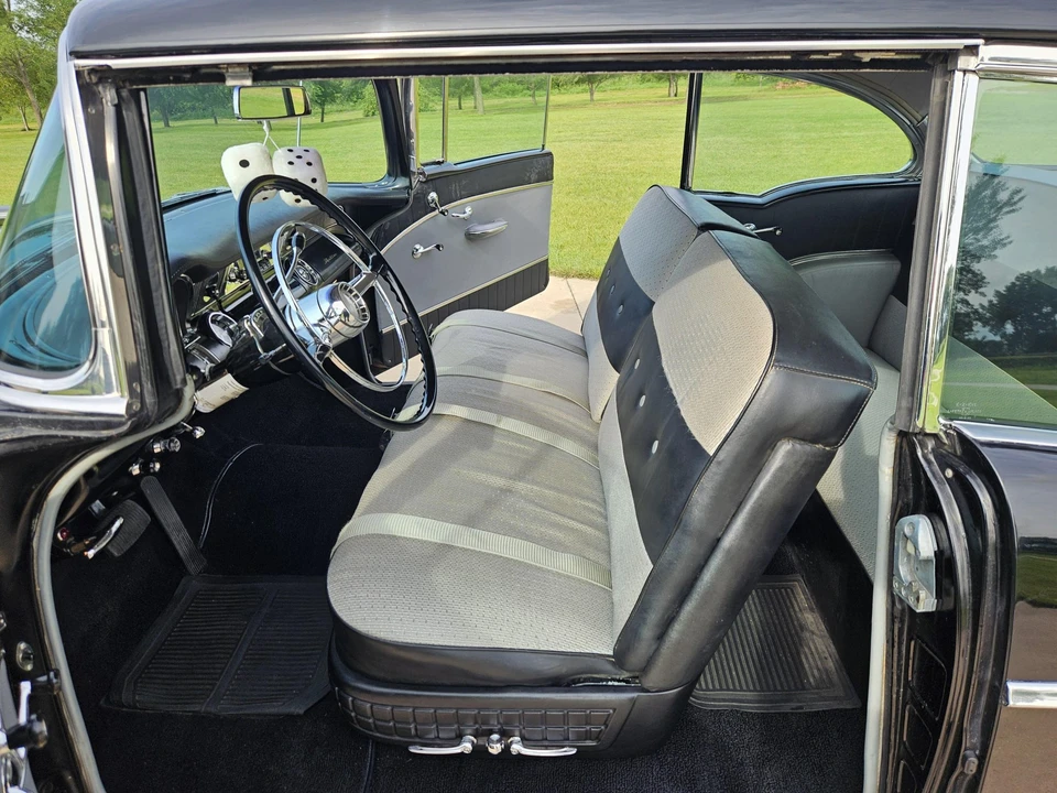1955 Pontiac Chieftain - Image 29 of 31