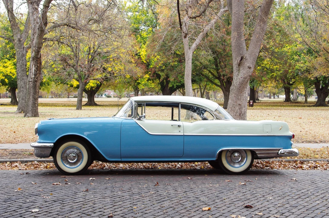 1955 Pontiac Chieftain - Image 8 of 31