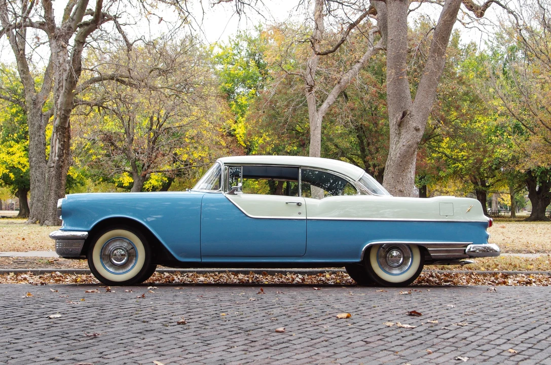 1955 Pontiac Chieftain - Image 9 of 31