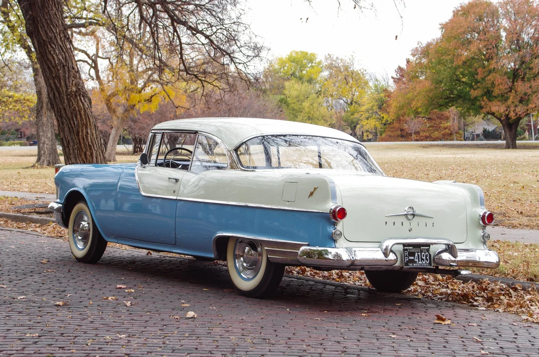 1955 Pontiac Chieftain - Image 12 of 31