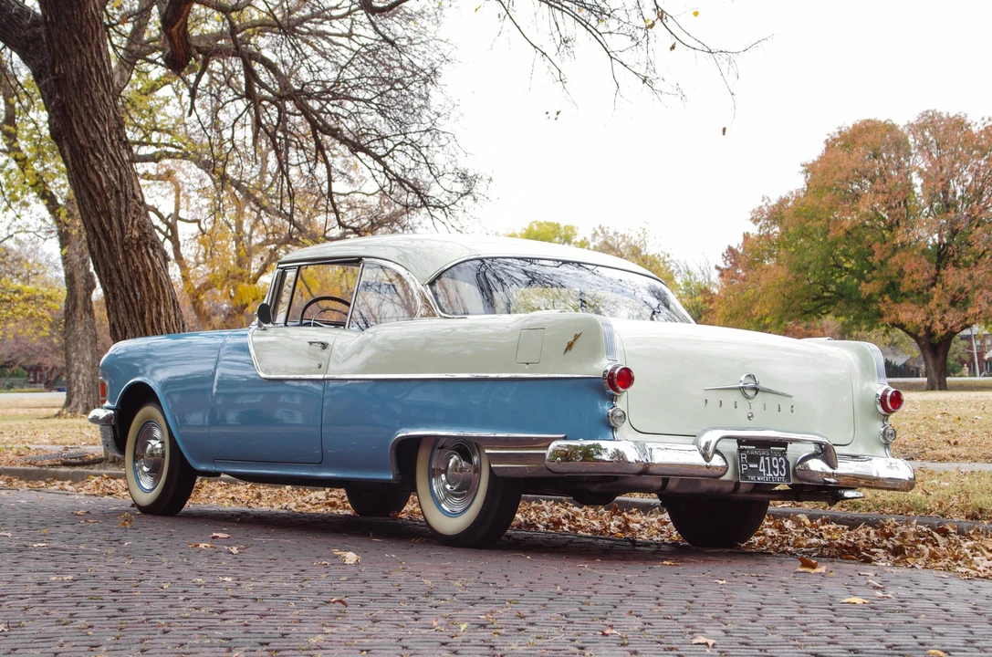 1955 Pontiac Chieftain - Image 13 of 31