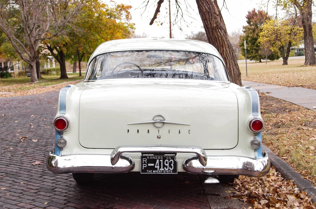 1955 Pontiac Chieftain - Image 15 of 31