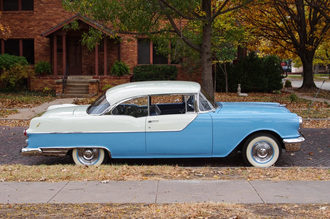 1955 Pontiac Chieftain - Image 18 of 31