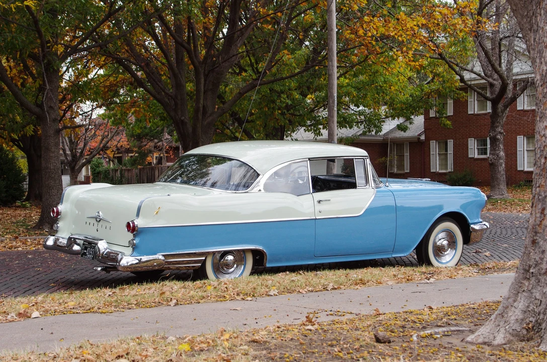 1955 Pontiac Chieftain - Image 16 of 31