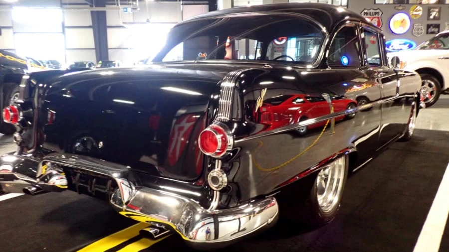 1955 Pontiac Chieftain - Image 2 of 2