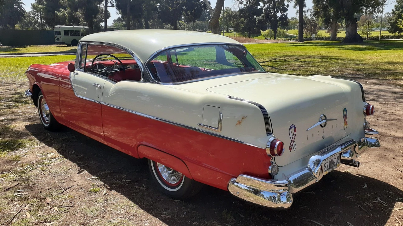 1955 Pontiac Chieftain - Image 13 of 31