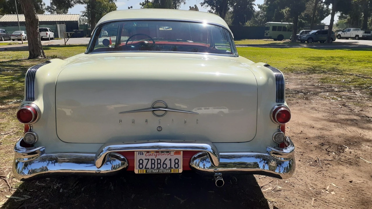 1955 Pontiac Chieftain - Image 9 of 31