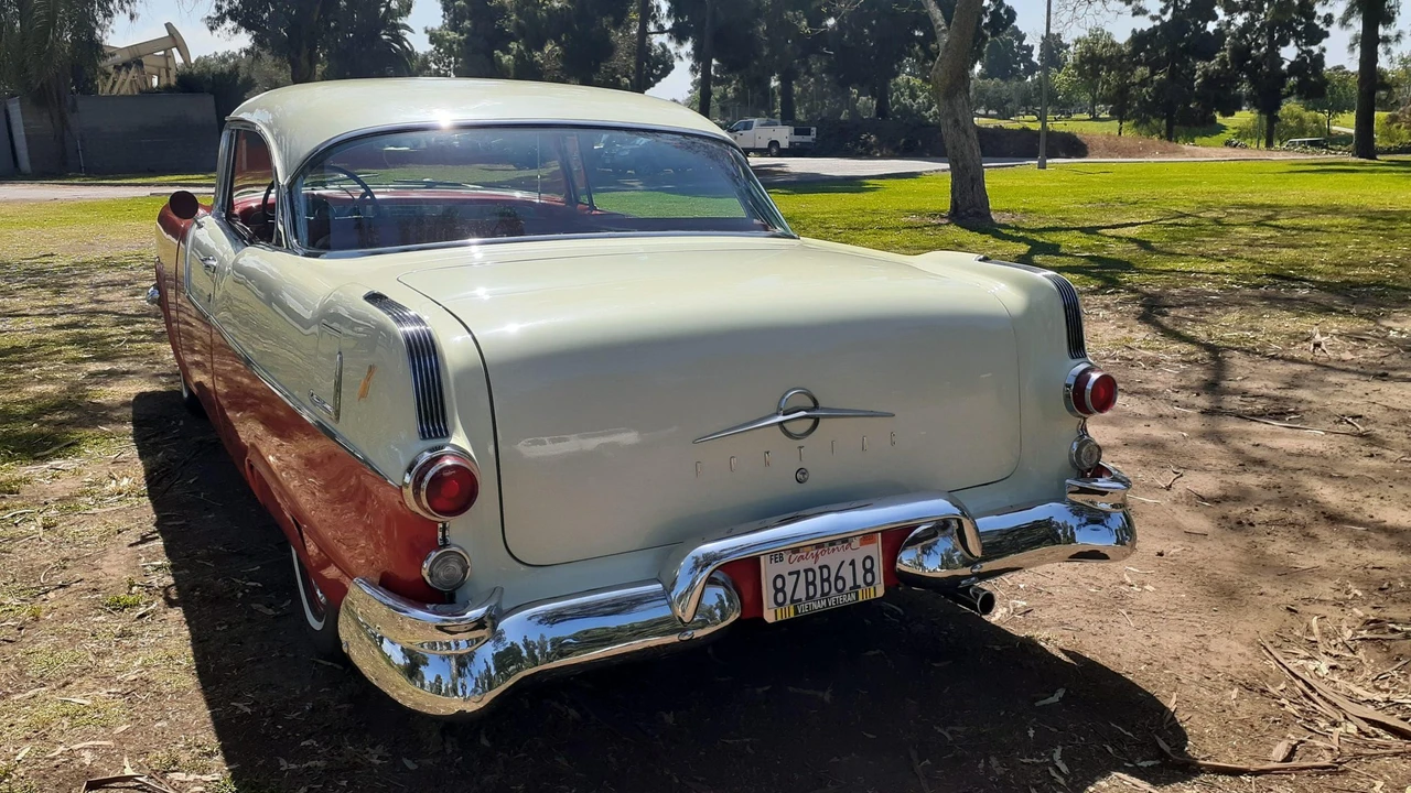 1955 Pontiac Chieftain - Image 10 of 31