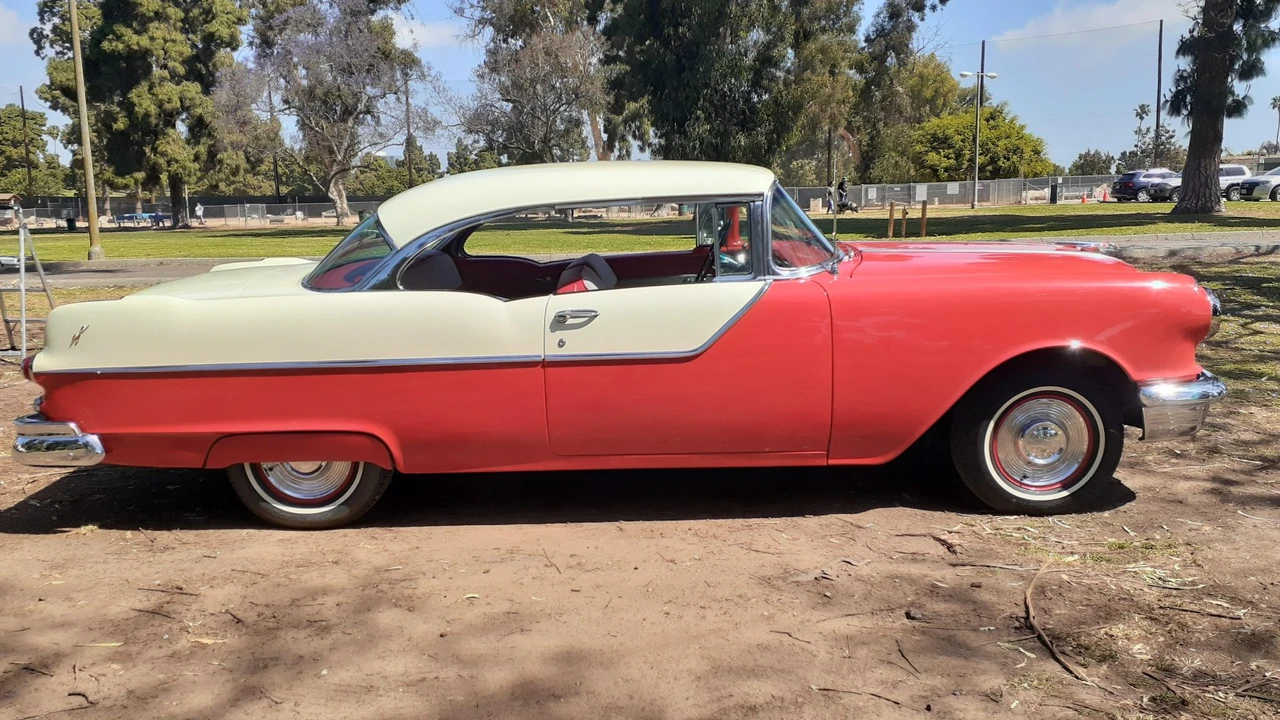 1955 Pontiac Chieftain - Image 5 of 31