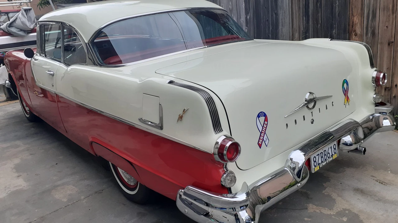 1955 Pontiac Chieftain - Image 27 of 31