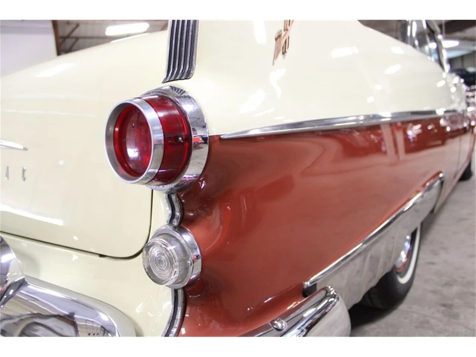 1955 Pontiac Chieftain - Image 12 of 31