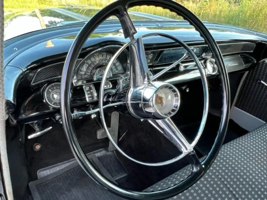 1955 Pontiac Chieftain - Image 9 of 17