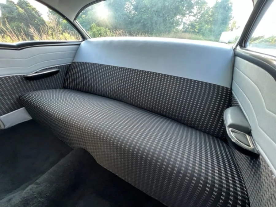 1955 Pontiac Chieftain - Image 12 of 17