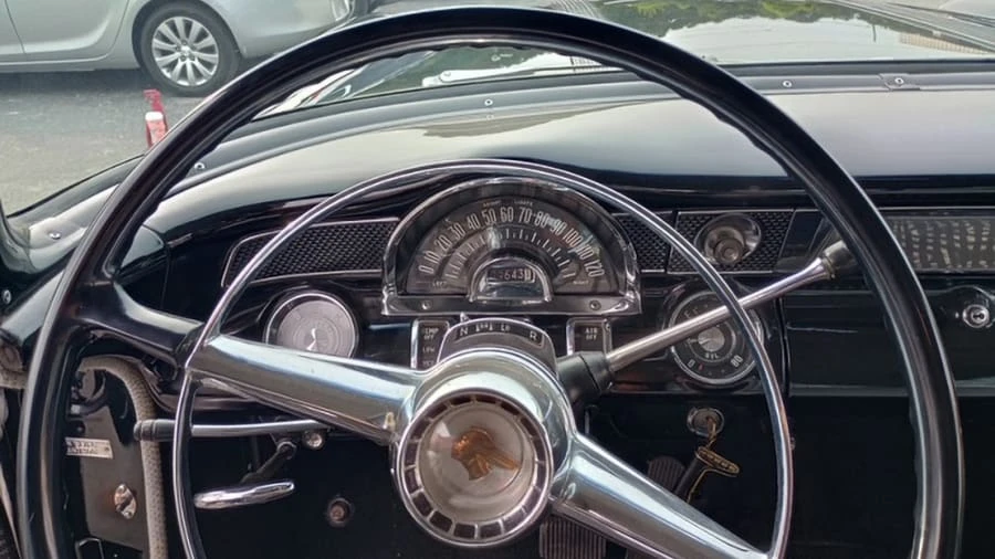 1955 Pontiac Chieftain - Image 8 of 12