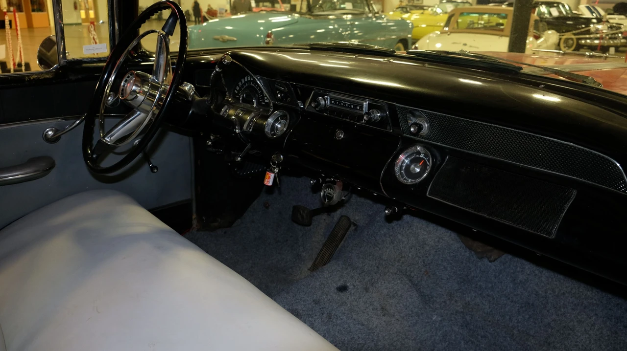 1955 Pontiac Chieftain - Image 13 of 18