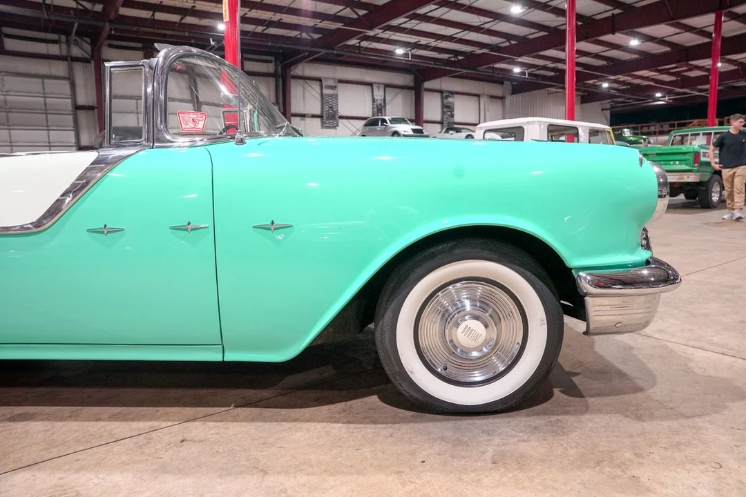 1955 Pontiac Star Chief - Image 11 of 31