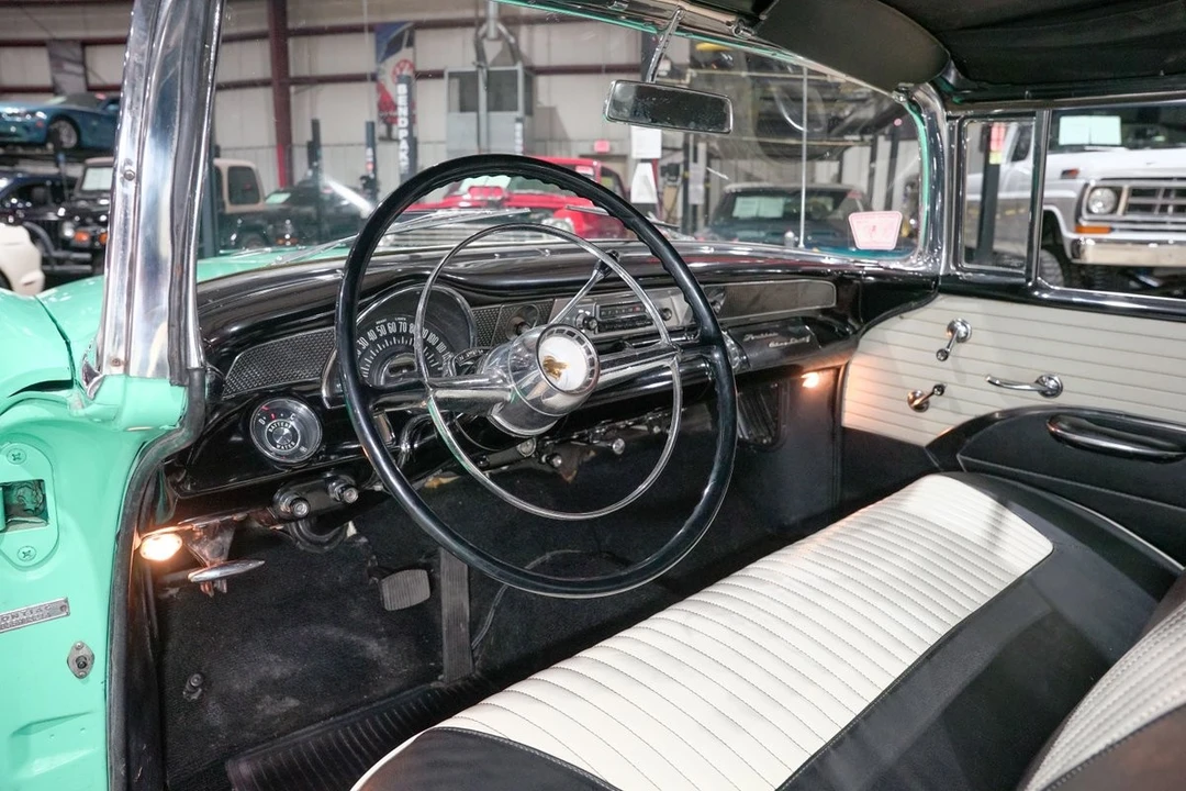 1955 Pontiac Star Chief - Image 17 of 31