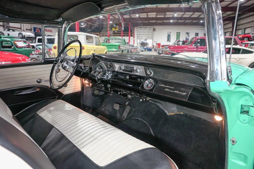 1955 Pontiac Star Chief - Image 15 of 31