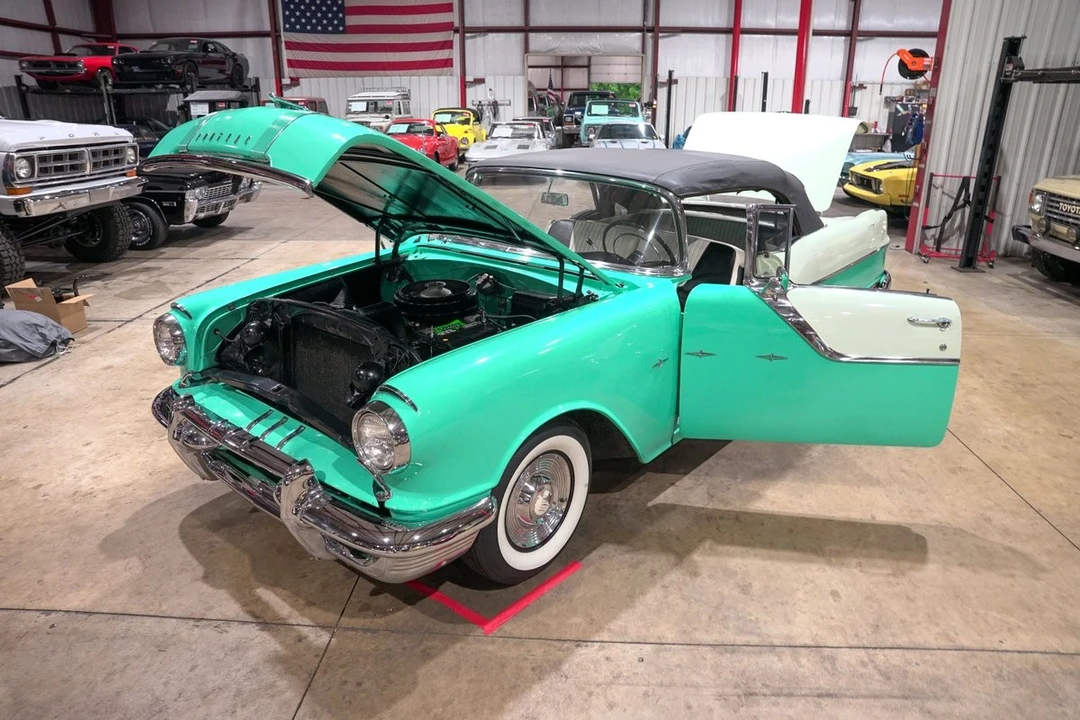 1955 Pontiac Star Chief - Image 26 of 31