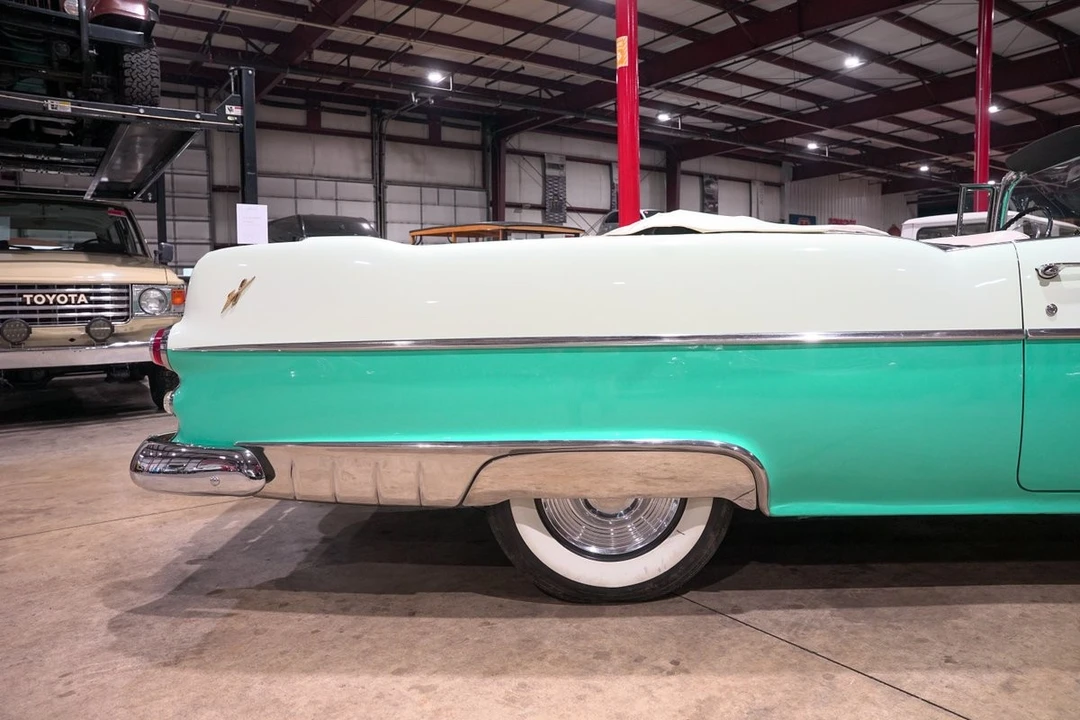 1955 Pontiac Star Chief - Image 9 of 31
