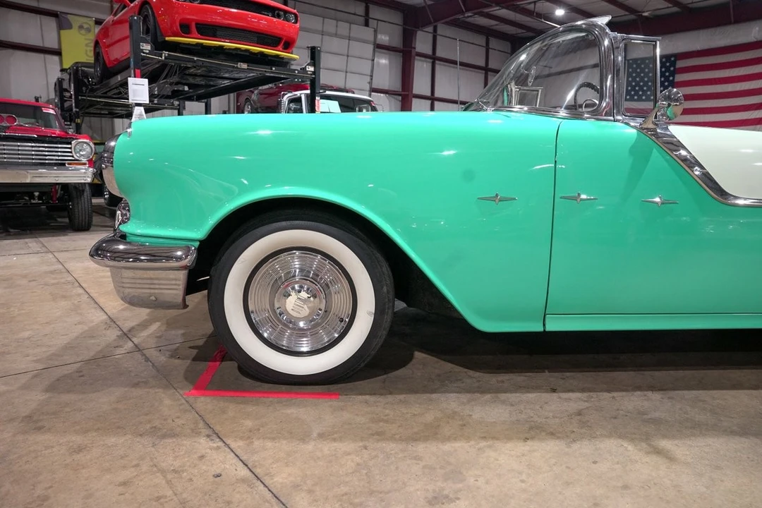 1955 Pontiac Star Chief - Image 3 of 31