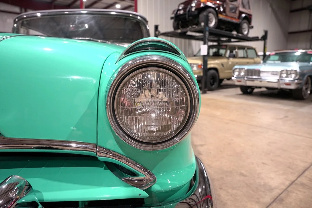 1955 Pontiac Star Chief - Image 13 of 31