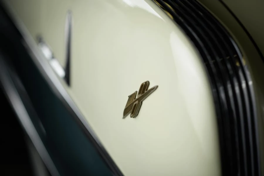 1955 Pontiac Star Chief - Image 5 of 31