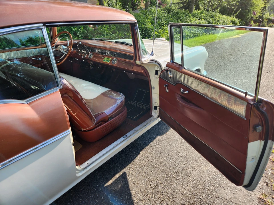 1955 Pontiac Star Chief - Image 24 of 31
