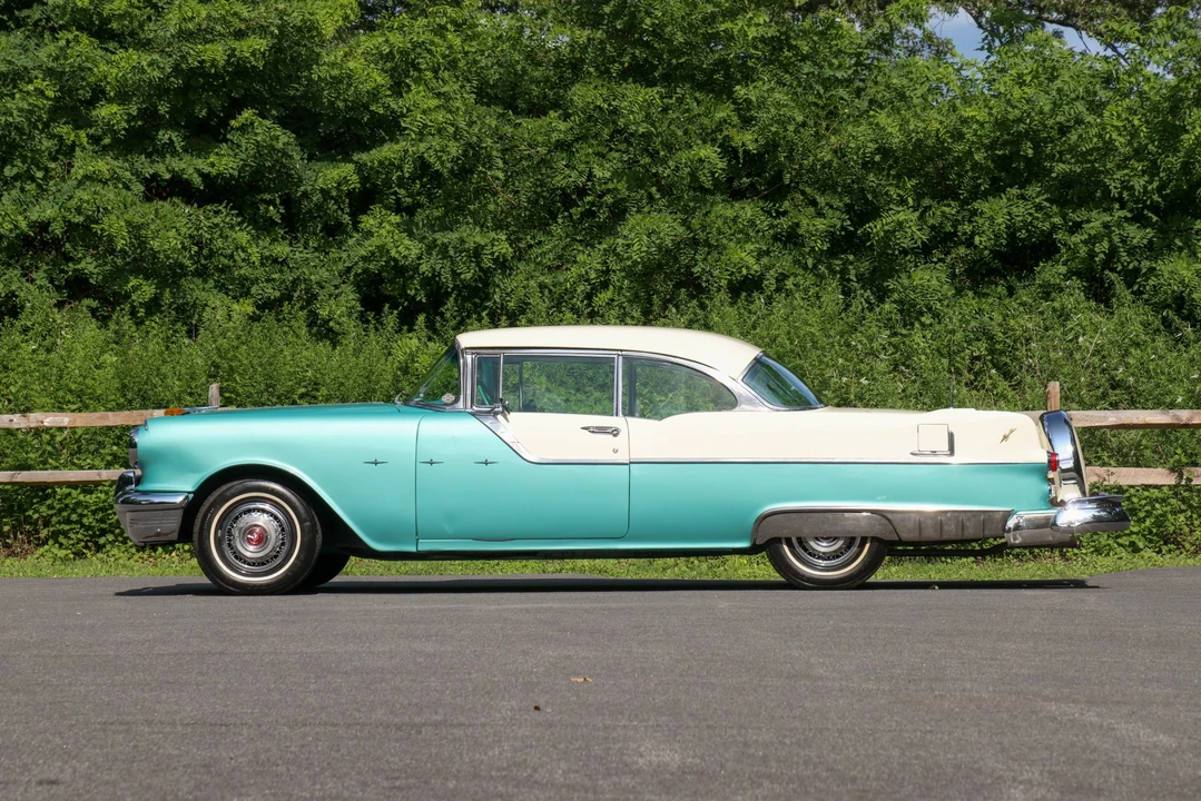 1955 Pontiac Star Chief - Image 4 of 31