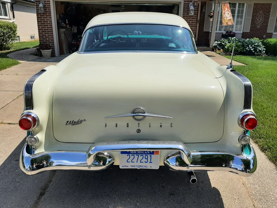 1955 Pontiac Star Chief - Image 9 of 31