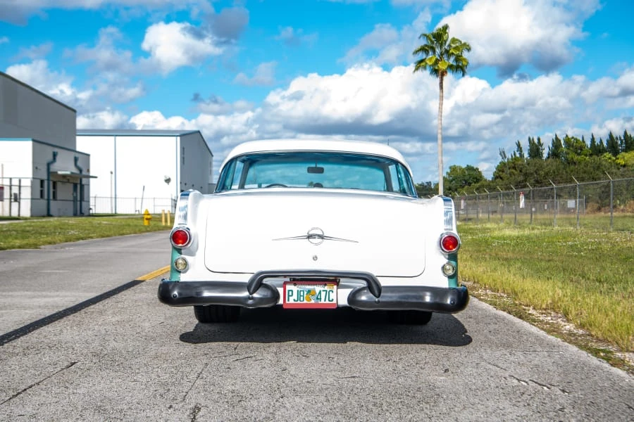 1955 Pontiac Star Chief - Image 5 of 31