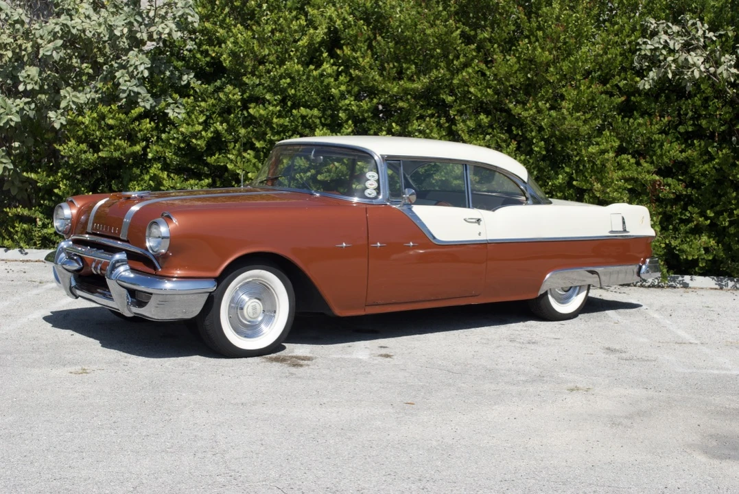 1955 Pontiac Star Chief - Image 2 of 31
