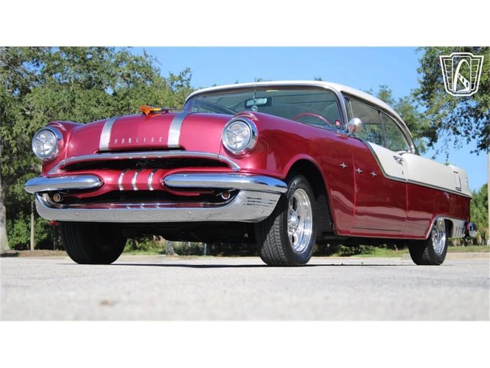 1955 Pontiac Star Chief - Image 2 of 31