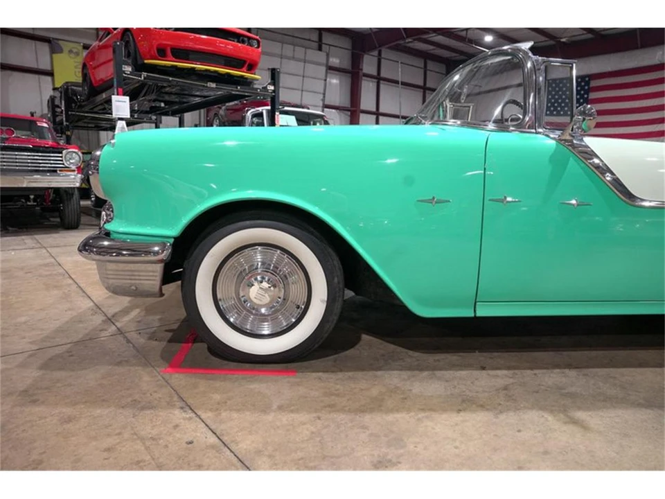 1955 Pontiac Star Chief - Image 3 of 31
