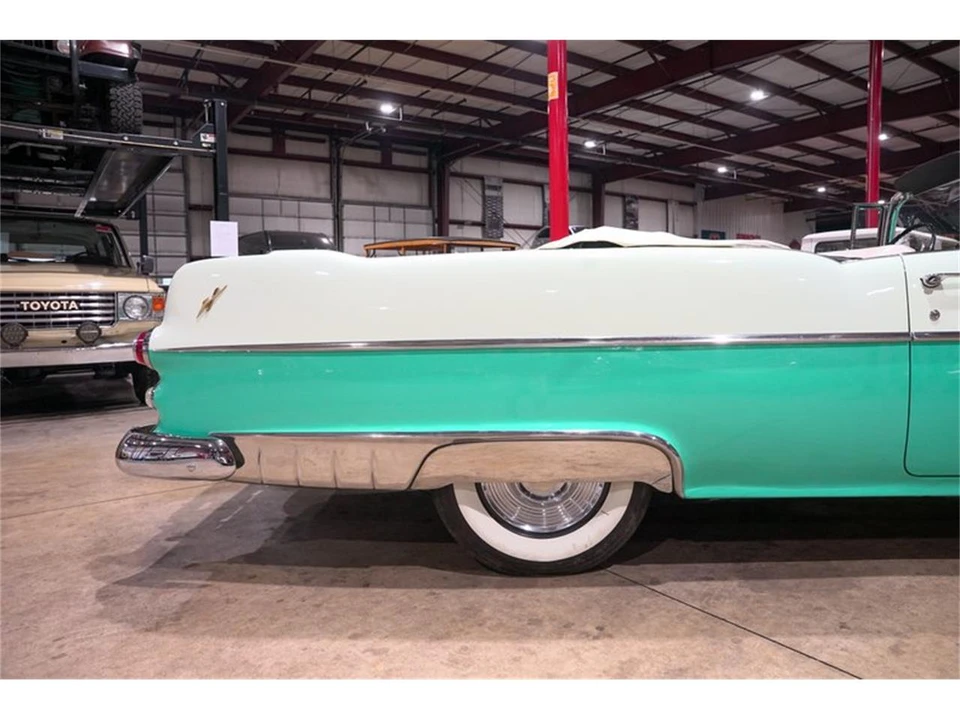 1955 Pontiac Star Chief - Image 9 of 31