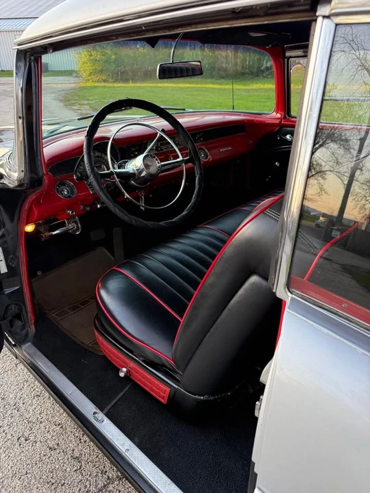 1955 Pontiac Chieftain - Image 9 of 10