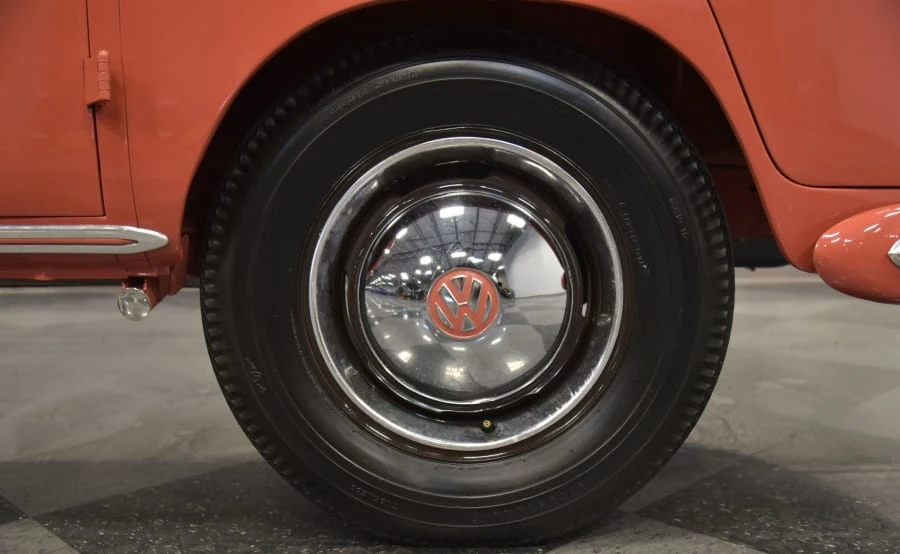 1955 Volkswagen Split-Window Bus - Image 8 of 17