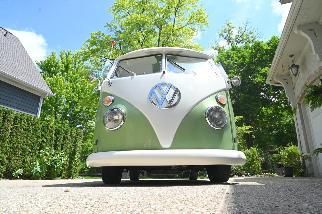 1965 Volkswagen Split-Window Bus - Image 22 of 31