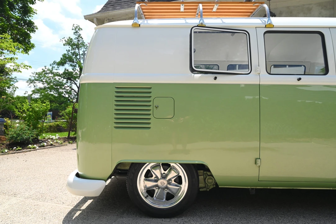 1965 Volkswagen Split-Window Bus - Image 27 of 31