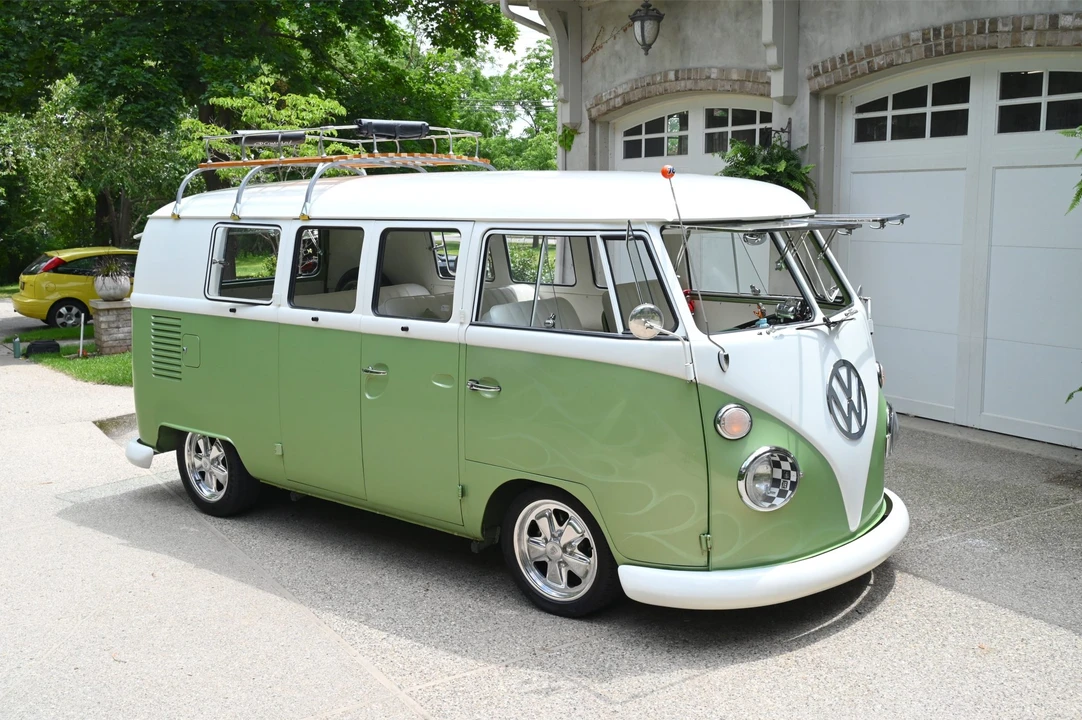1965 Volkswagen Split-Window Bus - Image 17 of 31