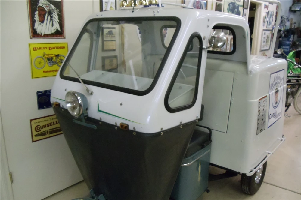 1956 Cushman Eagle - Image 2 of 4
