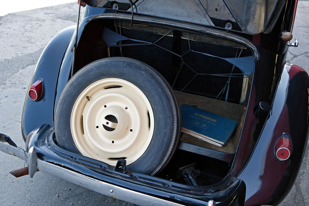 1956 Citroen Traction Avant - Image 10 of 10