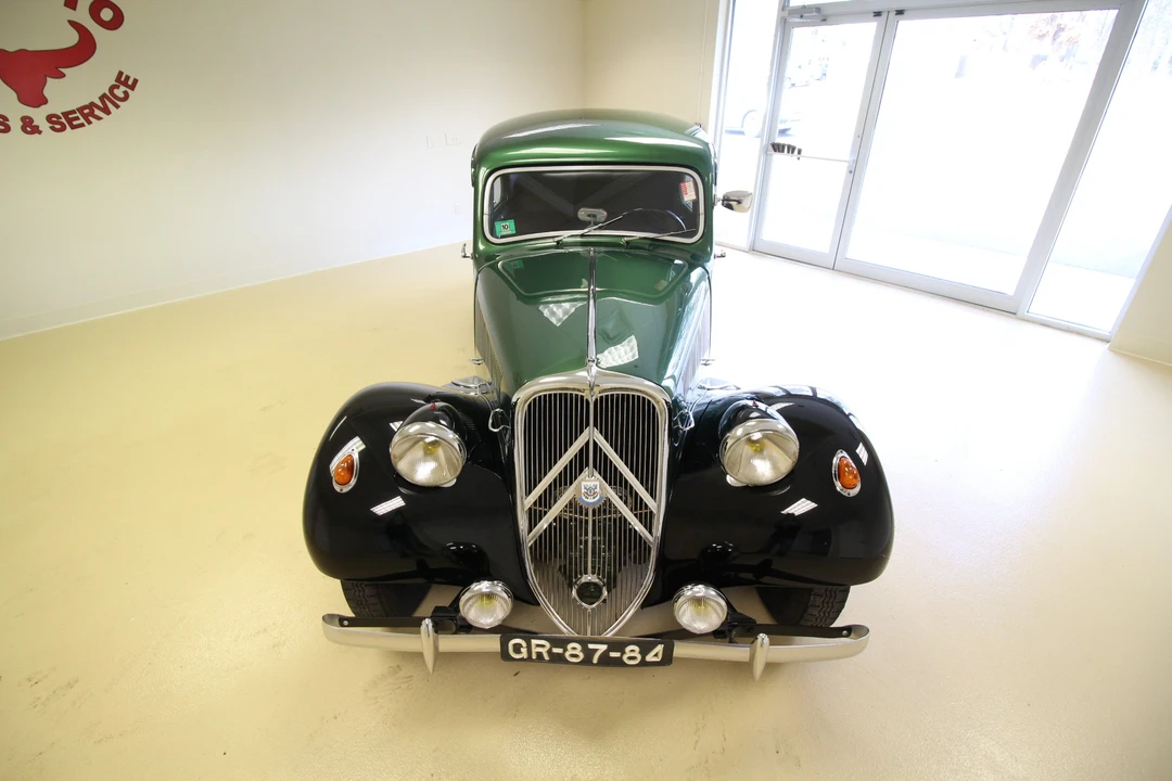 1956 Citroen Traction Avant - Image 2 of 31